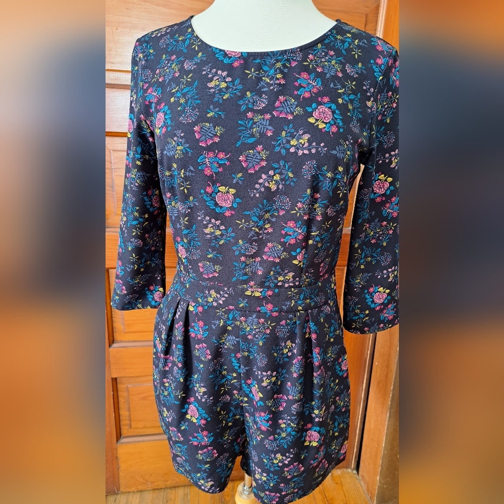 Garage Floral Romper ~ Cute ~ Size M Pockets 3/4 Sleeve